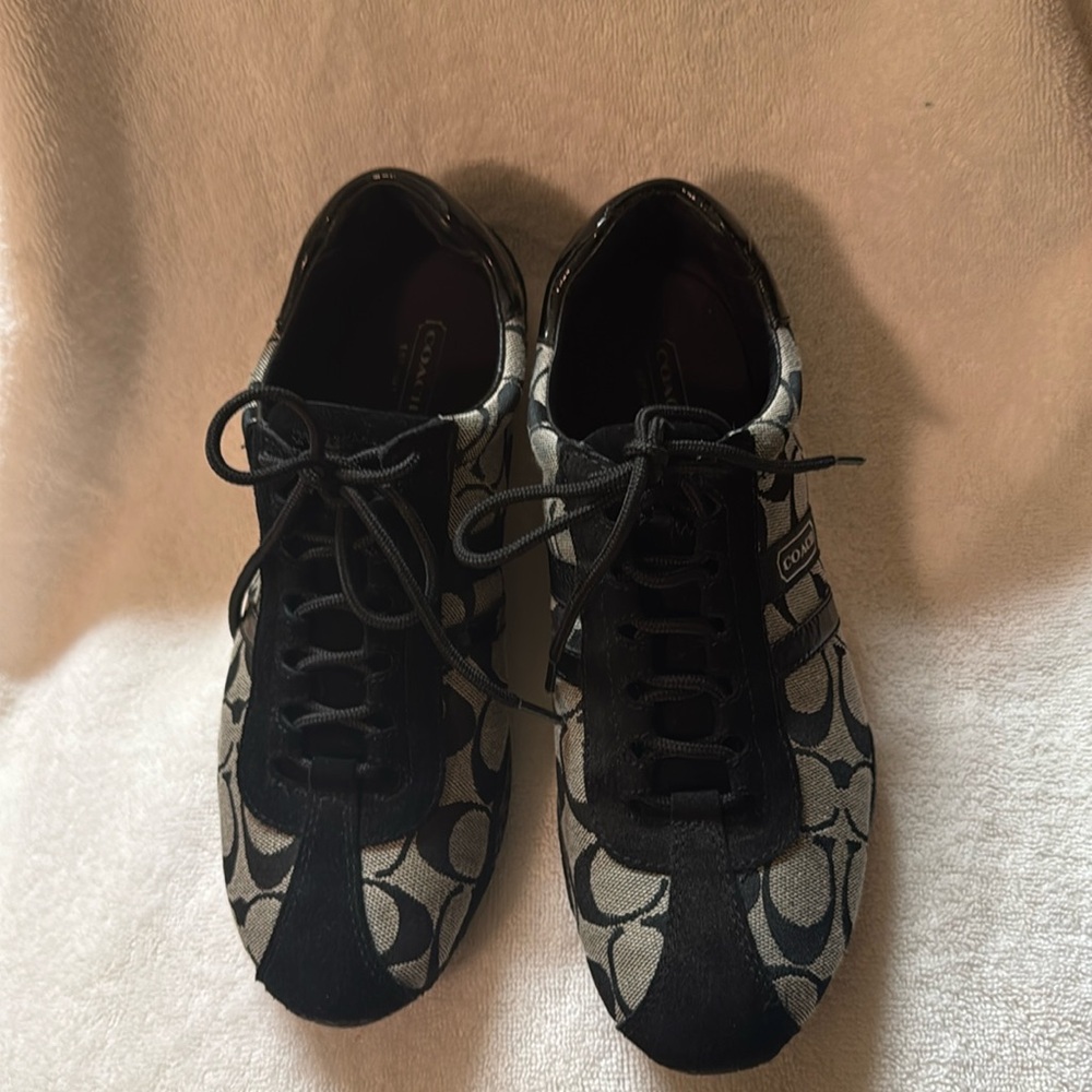 Coach sneakers size 9, black Fabric Excellent condition.